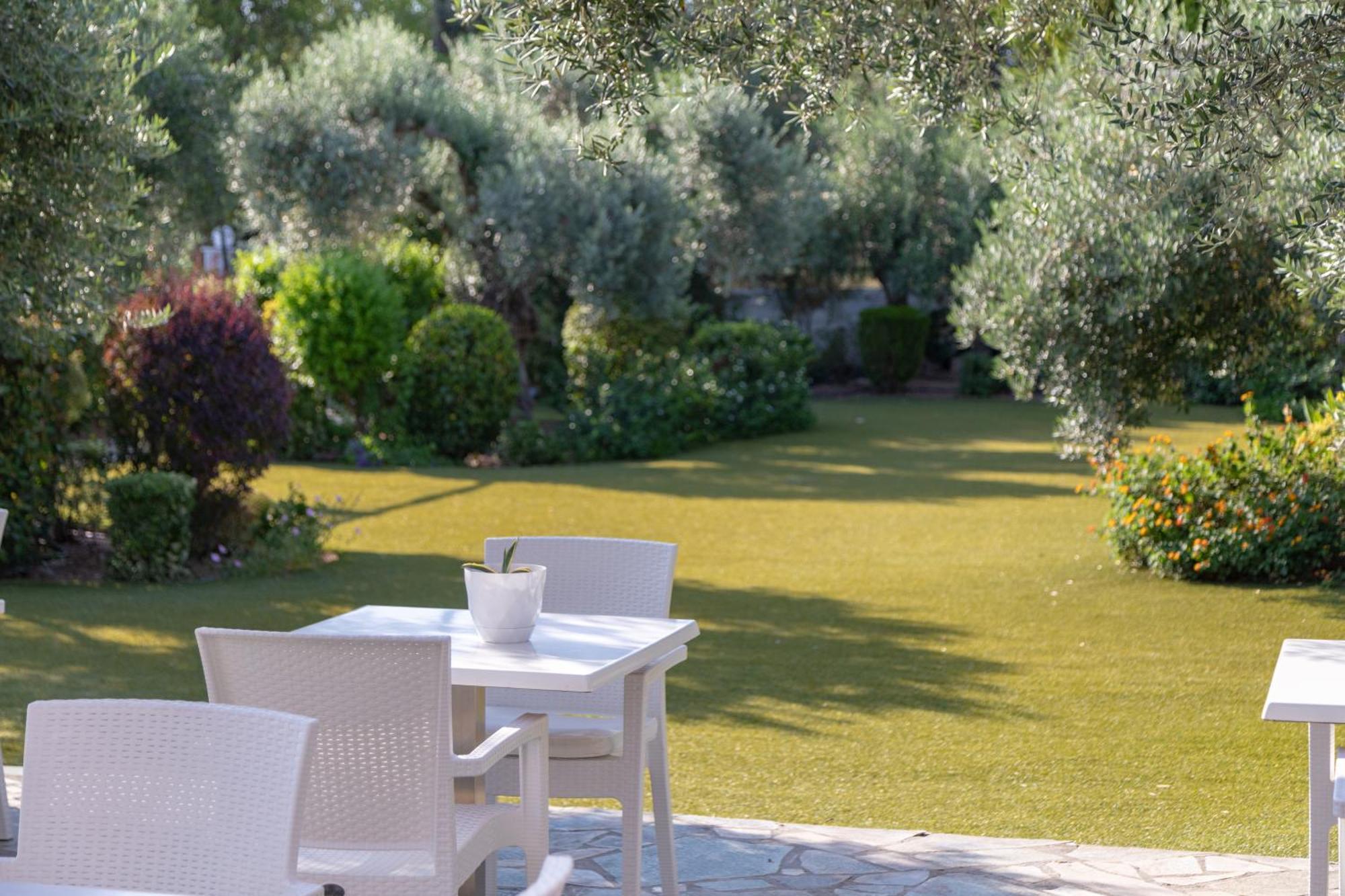 Ampoulos Rooms & Apartments Kedro Esterno foto